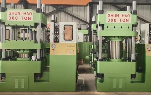 Shunhao'nun 1 Numaralı Satış Modeli: 300 Tonluk Otomatik Melamin Sofra Kalıplama Makinesi